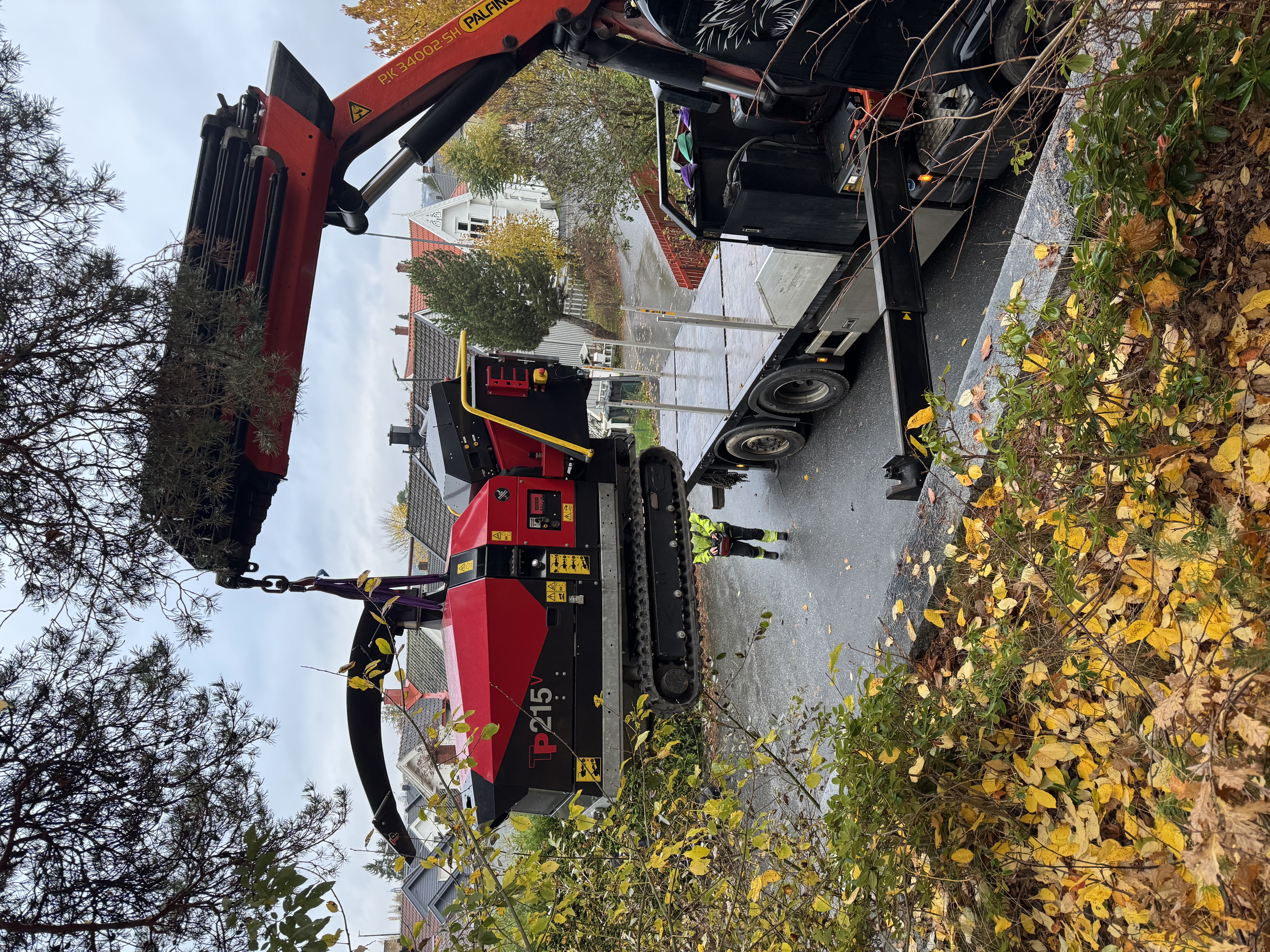 Belteflishugger med kran klar for oppdrag